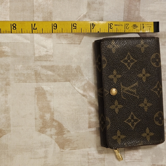 Louis Vuitton Monogram Porte Monnaie Tresor Wallet - Picture 2 of 13